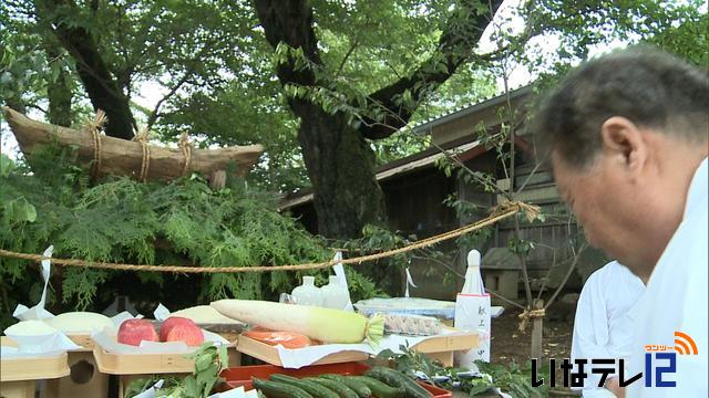 「瓜天王の祭り」きゅうりを供えて無病息災祈る