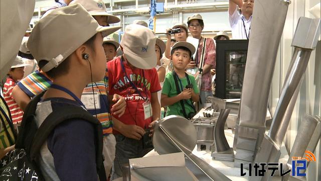 わがまち探索ぐるりん号　誘致企業を見学