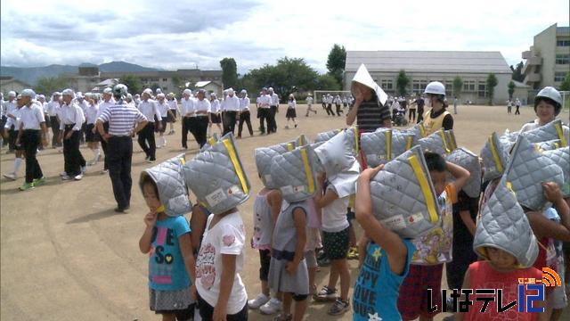 大地震に備え竜西保育園が中学校と初の合同訓練