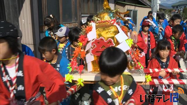 春日神社例大祭　子供神輿賑やかに