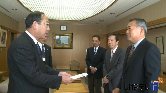 伊那市建設業組合　20万円を市に寄付