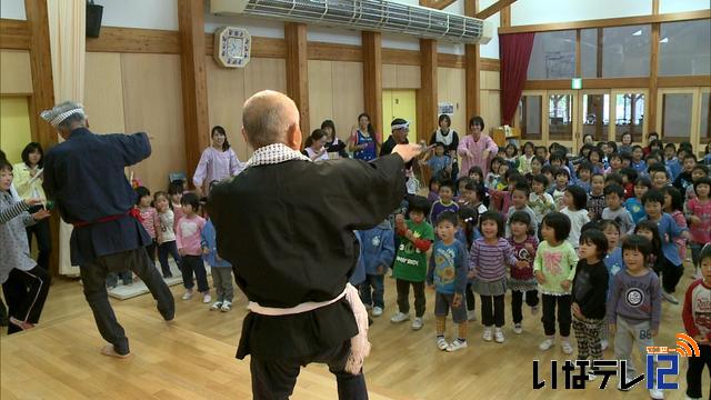 下県かっぽれくらぶ　保育園で踊り披露