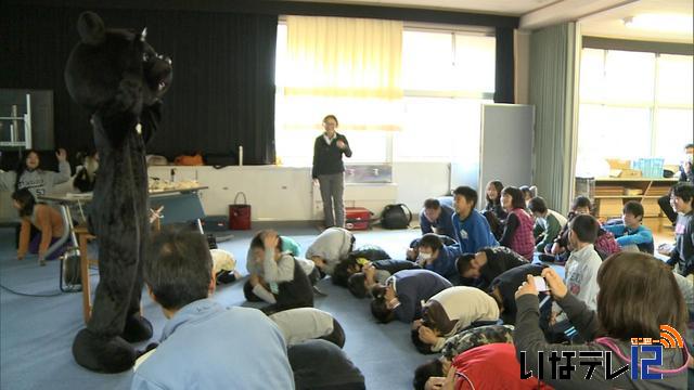 伊那西小学校で熊について学ぶ会