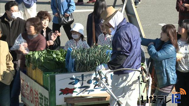 農作物の実り祝う