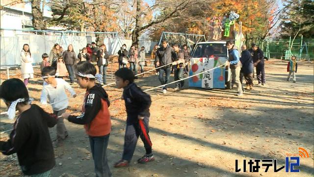 小学生が手作りの祭り楽しむ