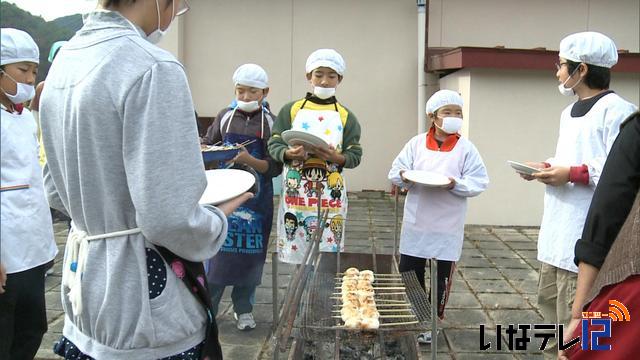 新山小児童が五平餅作り