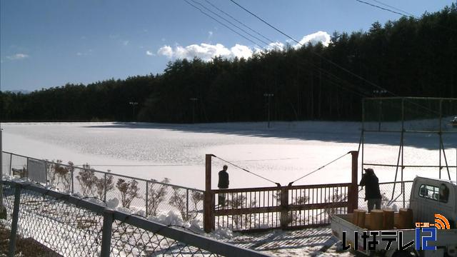 伊那西スケート場　オープンに向け準備進む