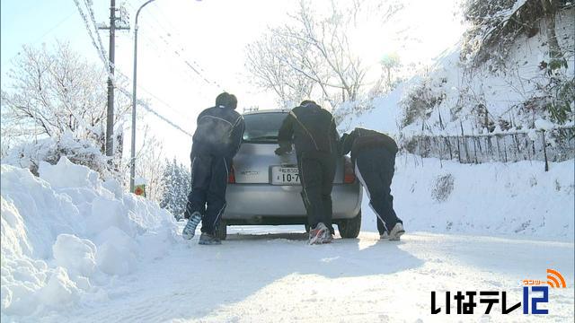 雪の影響　交通機関に乱れ