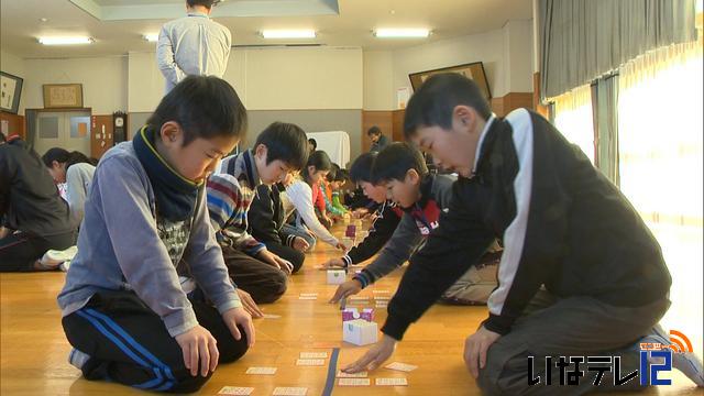 箕輪南小恒例の百人一首大会