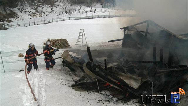長谷杉島で作業小屋を焼く