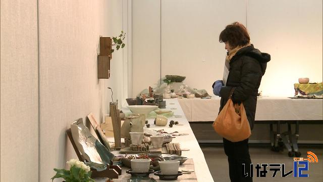 伊藤真一さんの陶芸教室「陶房木賊」生徒作品展