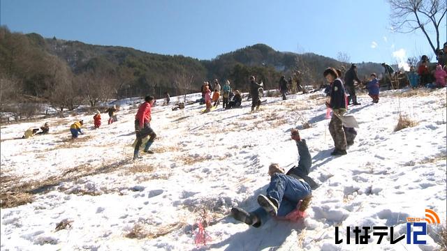 ポレポレの丘でそり遊び