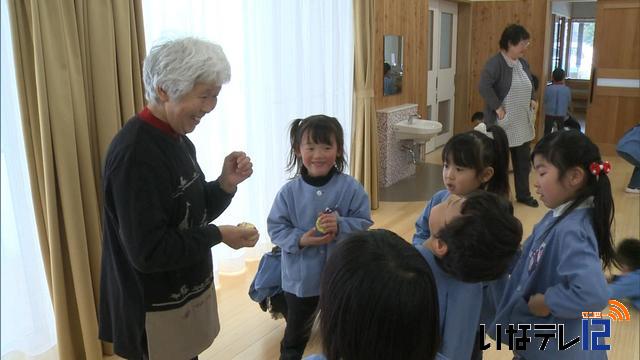 中山量子さん　保育園にお手玉寄贈