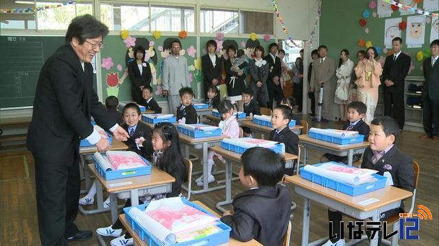 伊那市、箕輪町、南箕輪村の全ての小中学校で一斉に入学式