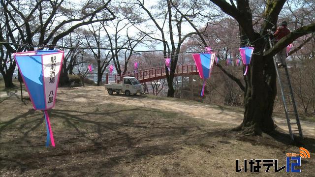 春日公園ぼんぼり設置