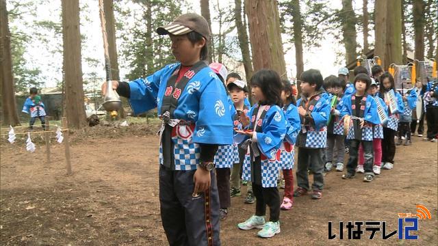 箕輪町八乙女で鼓笛隊パレード