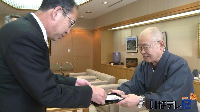 西駒山荘建て替え費用を長桂寺の内藤住職が寄付