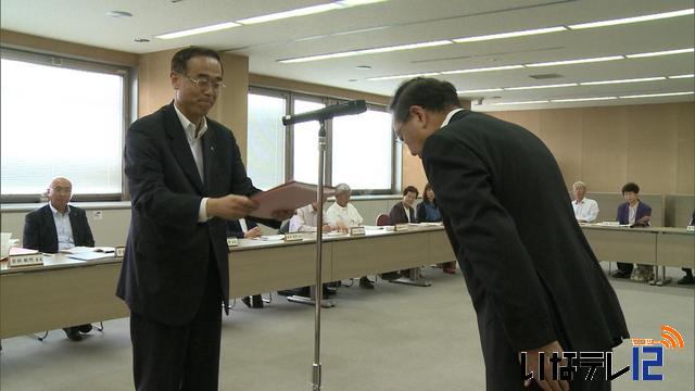 伊那市総合計画案を審議会に諮問