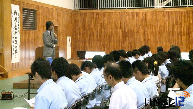指揮者、柳澤寿男さんが高遠高校で講演会