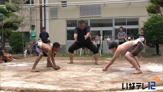 土俵の完成祝い大会開催