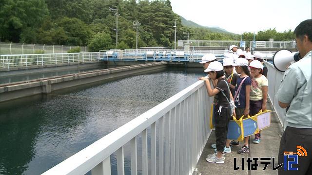 箕輪中部小学校4年生　箕輪浄水場を見学