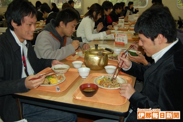 信大食堂、きのこあんかけご飯で日本型食生活の推進PR