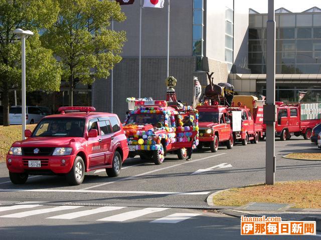 伊那市消防団　パレードで防火をアピール