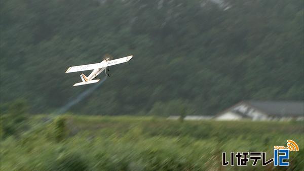 ラジコンヘリと飛行機の操縦技術競う