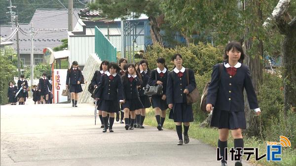 平年より気温高い今日衣替え　伊那西高校