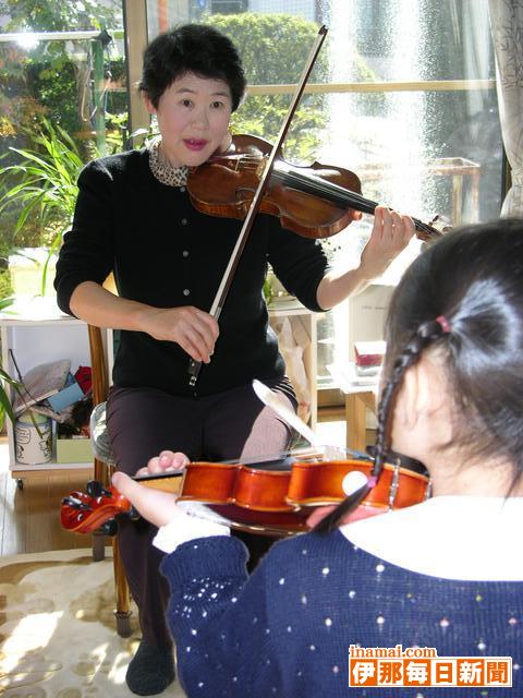 才能教育研究会バイオリン指導者<br>青木千枝子さん