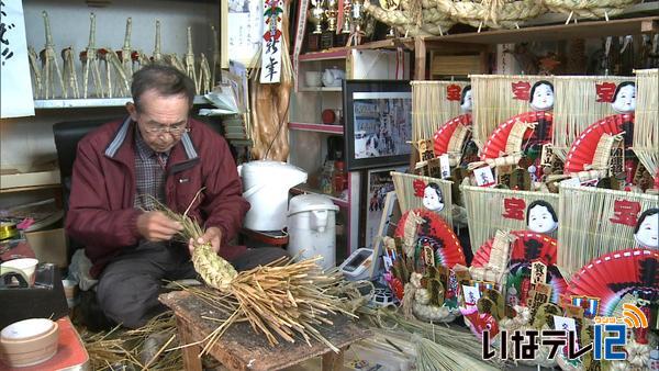 病に負けず　ワラ細工の宝船づくり