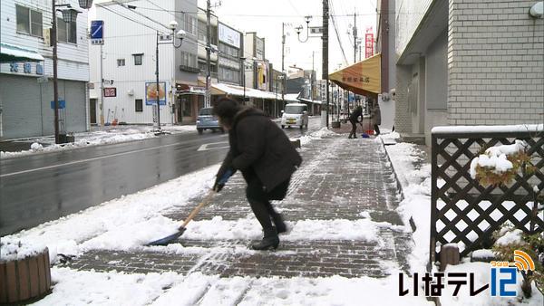 上伊那に雪　平地では今シーズン初