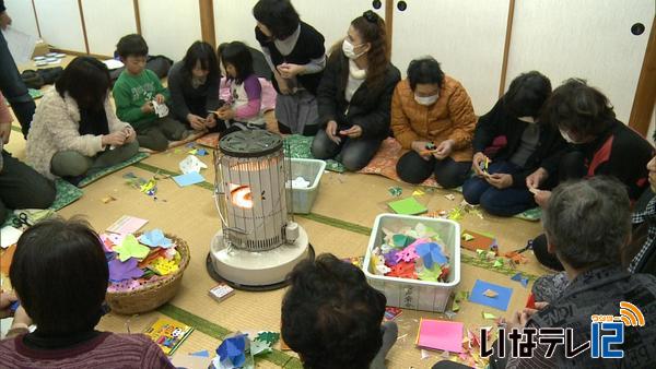 漆戸常会で花飾りづくり