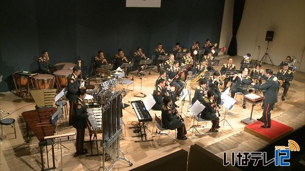 自衛隊が演奏　箕輪ふれあいコンサート