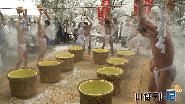 遠照寺で「水行」