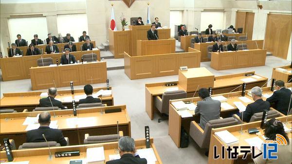 伊那市議会開会　４１議案提出