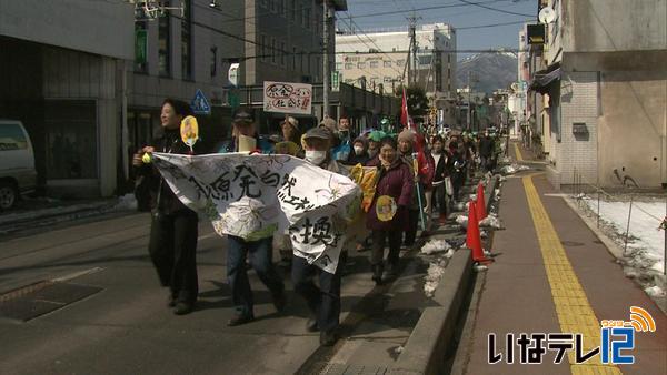 脱原発訴え１００人がデモ行進