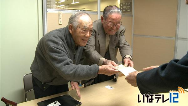 伊那東小学校卒業生　たかずやの里へ寄付