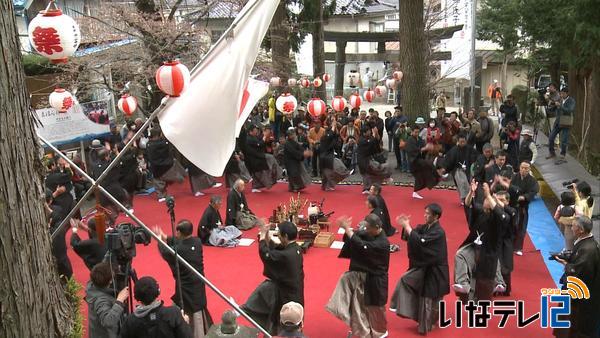 山寺伝統の「やきもち踊り」奉納