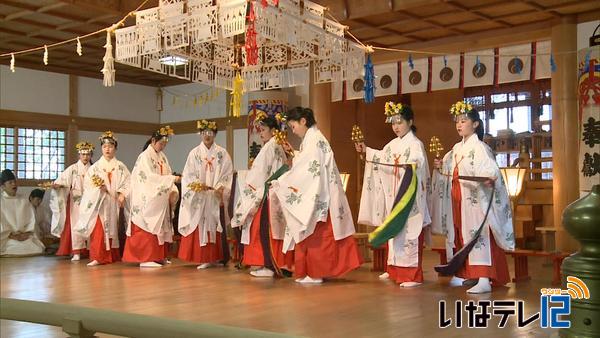 伊那東大社例大祭で浦安の舞奉納