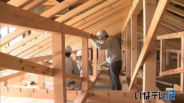 西駒山荘の屋根仮組検査