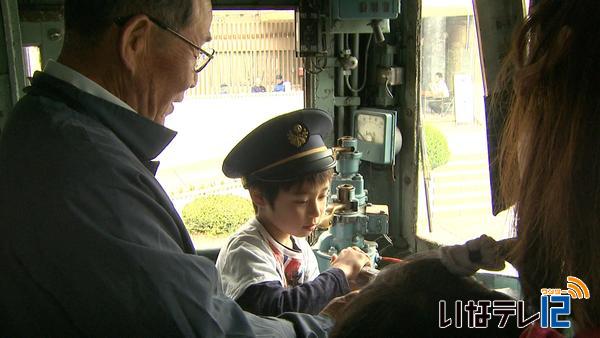 電気機関車　公開