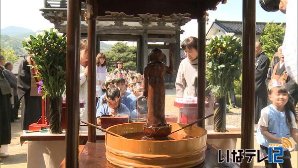 満光寺で１ヶ月遅れの花祭り