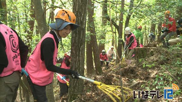 アカマツ林再生し山の恵みを堪能するツアー