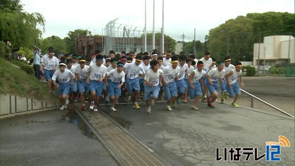 箕輪中学校　晴天の下強歩大会