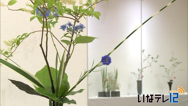 県華道教育会伊那支部の生け花展