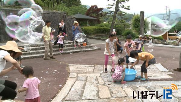 夏至　高遠町図書館でシャボンダマ大会