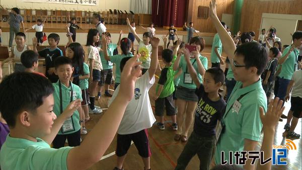 台湾の小学生が美篶小で交流