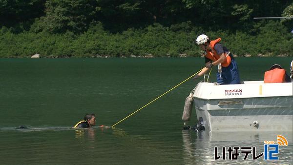 美和湖で水難救助訓練