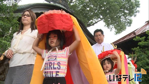 箕輪南宮神社伝統　雨乞いの鹿頭奉納